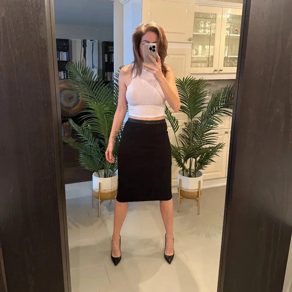 Black Pencil Skirt with Black Leather Waist Band, Judith and Charles, US 2 - Picture 1 of 6